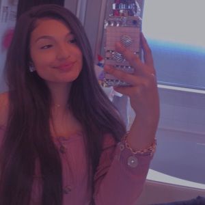 Meet your Posher, Lina